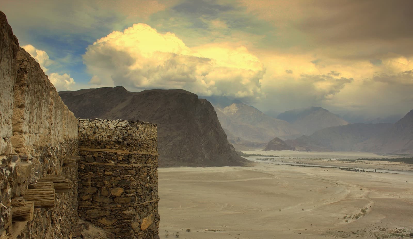 The Indus valley seen from Kharpocho Fort