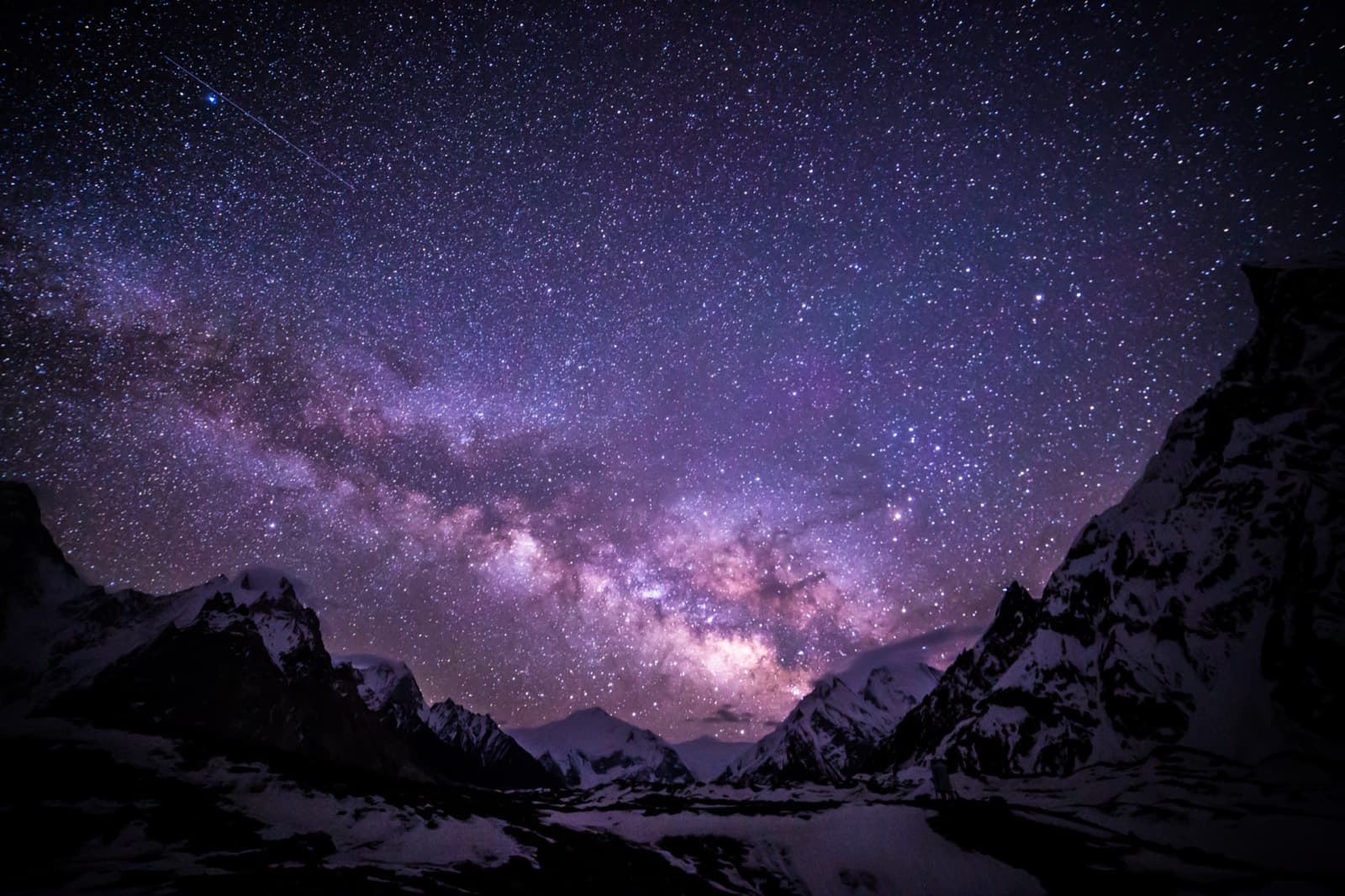 Night sky over Concordia camp